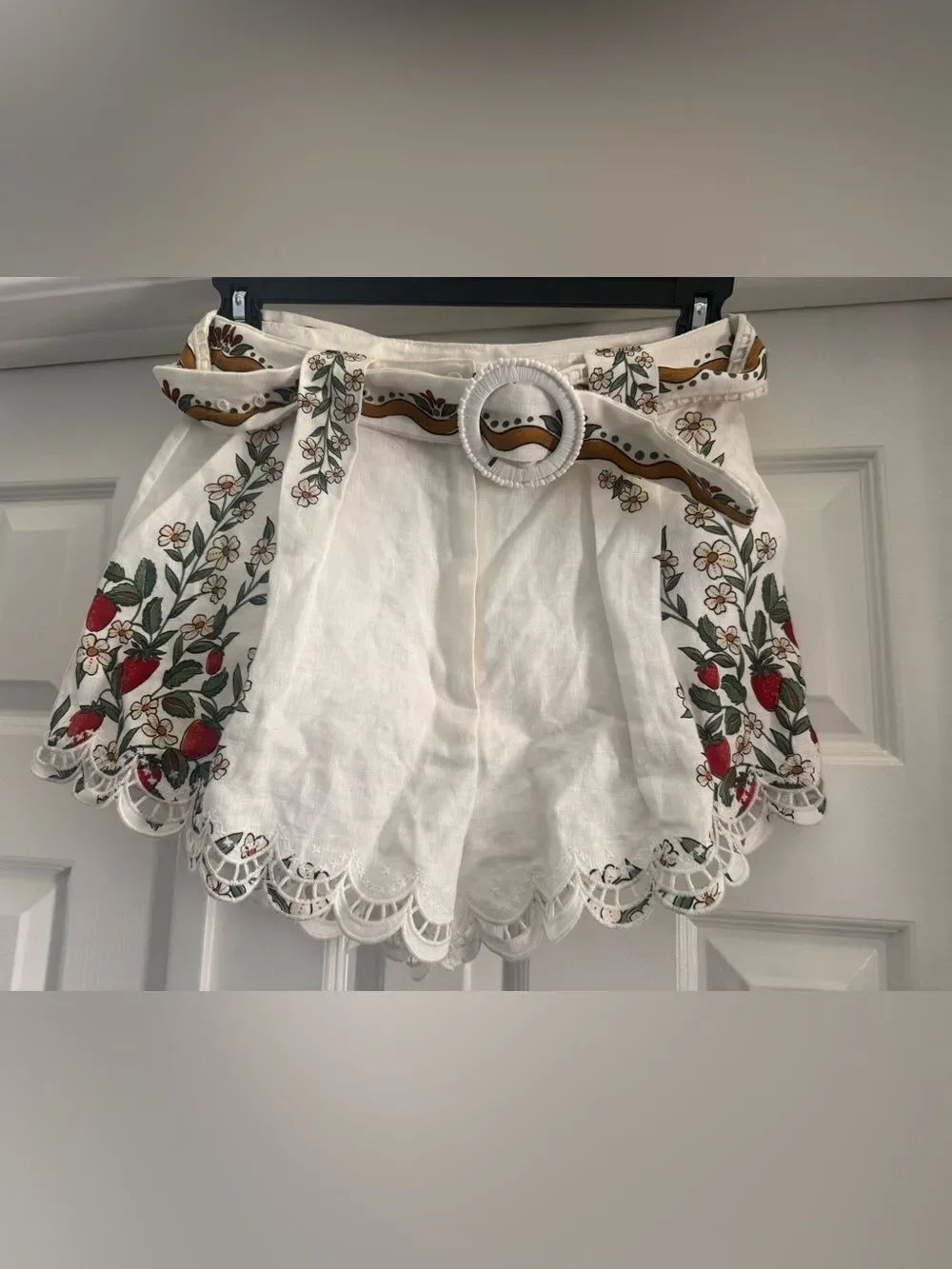 Farm Rio
Farm Rio Fruit Beauty Embroidered Shorts - Picture 4 of 6
